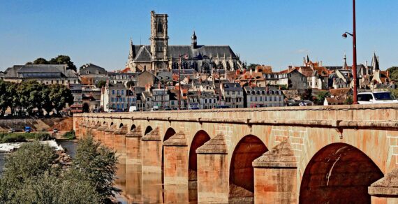 Guide Nevers, Guide Lecturer Nevers, Visit Nevers, Guide Touristique Nevers